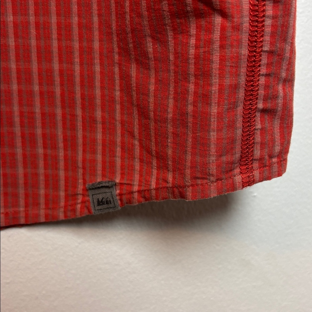 NWT REI Men’s Marlton Short Sleeve Shirt Ketchup Pearl Snap Large Hiking Outdoor - Picture 7 of 7